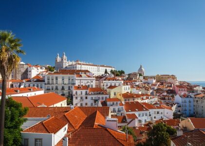 Explore Lisbon, Portugal: Vibrant Culture, History & Beauty